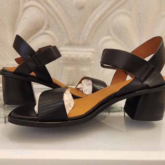 Gentle Souls Black Leather " Maddy" Block Heeled Sandals. NIB. Size 6.5 - Picture 5 of 10